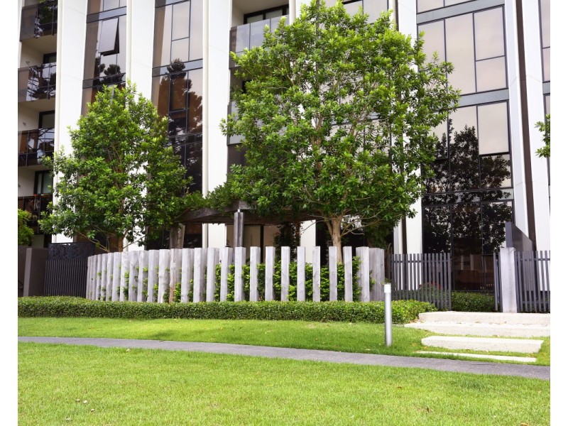 1  Marina Drive, Benowa QLD 4217