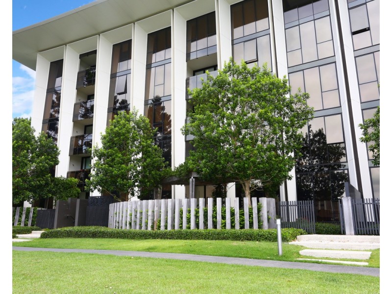 1  Marina Drive, Benowa QLD 4217