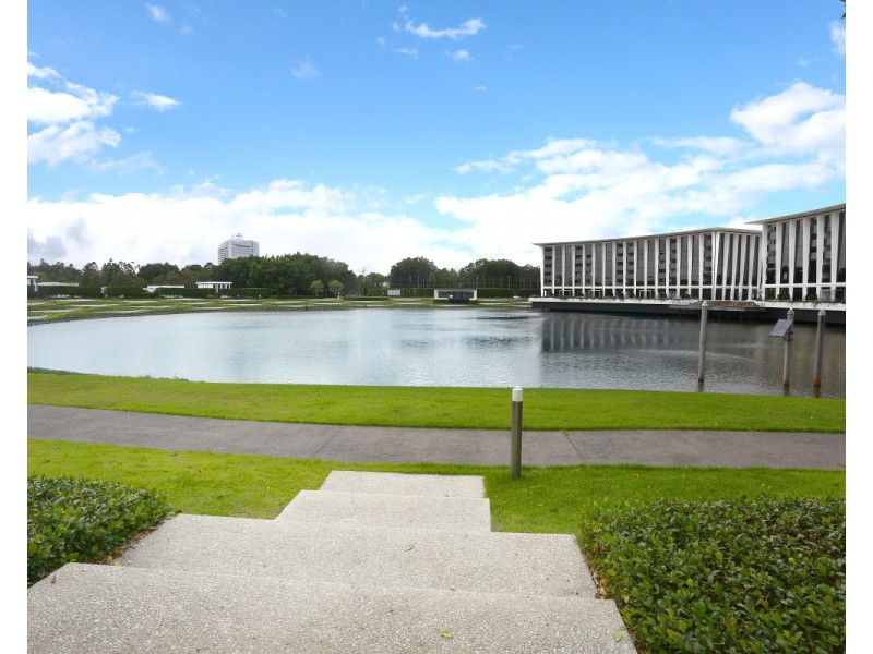 1  Marina Drive, Benowa QLD 4217