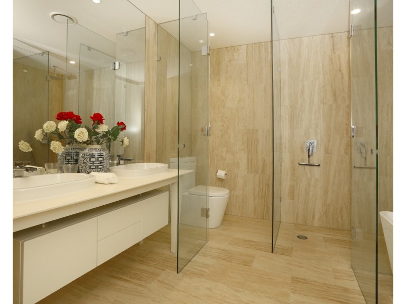 1  Marina Drive, Benowa QLD 4217