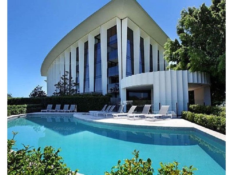 1  Marina Drive, Benowa QLD 4217