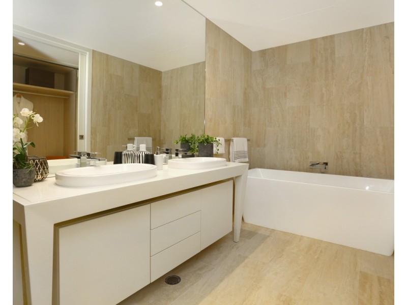 1 The Concourse, Benowa QLD 4217