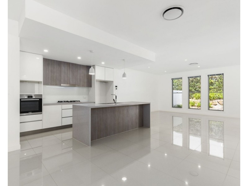 1063B Lakeview Terrace, Benowa QLD 4217