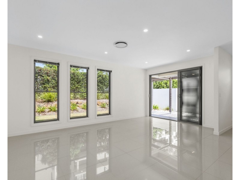 1063B Lakeview Terrace, Benowa QLD 4217