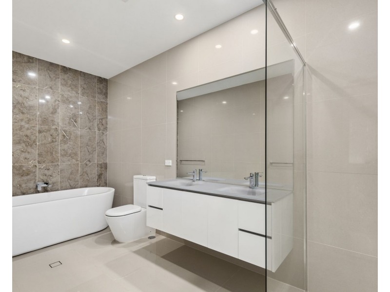 1063B Lakeview Terrace, Benowa QLD 4217