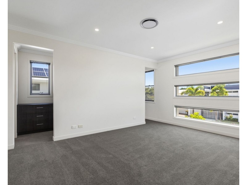 1063B Lakeview Terrace, Benowa QLD 4217