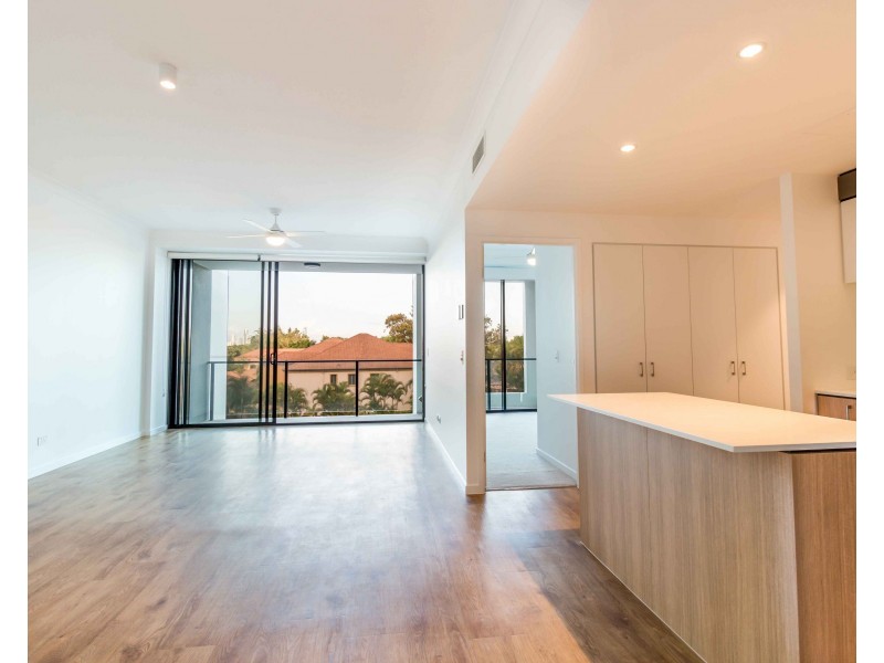 205/112-134 Palm Meadows Drive, Carrara QLD 4211