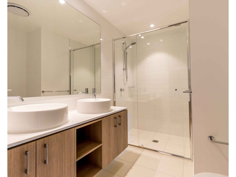 205/112-134 Palm Meadows Drive, Carrara QLD 4211