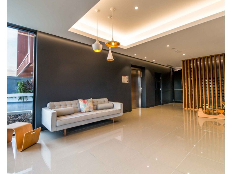 205/112-134 Palm Meadows Drive, Carrara QLD 4211