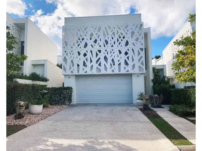 10007 The Boulevarde, Benowa QLD 4217