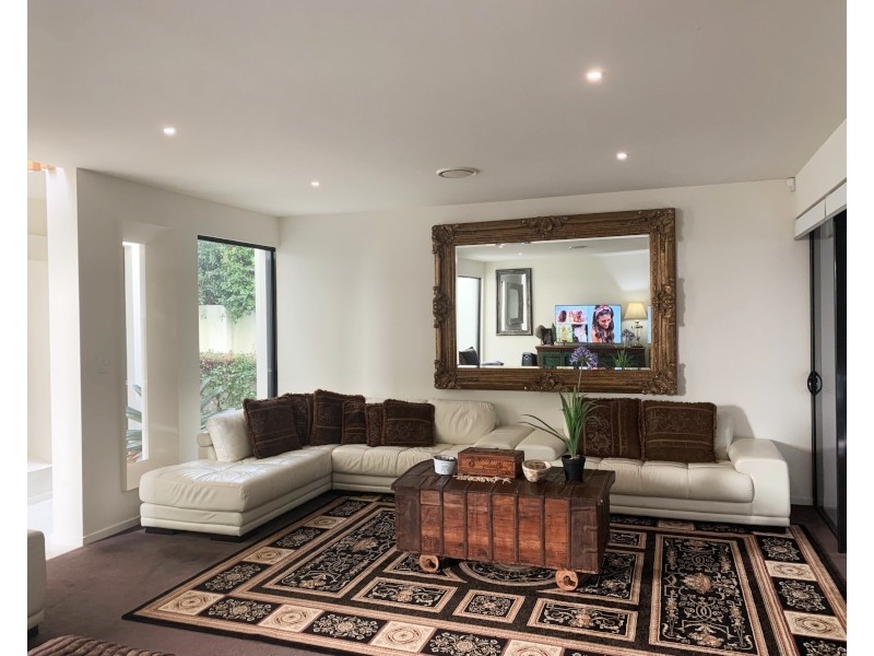 10007 The Boulevarde, Benowa QLD 4217