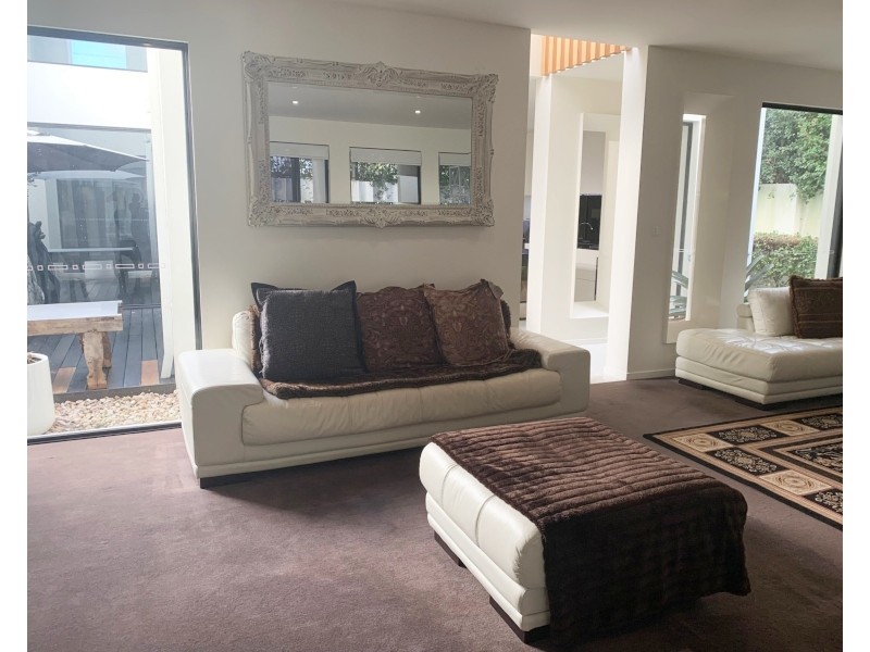 10007 The Boulevarde, Benowa QLD 4217