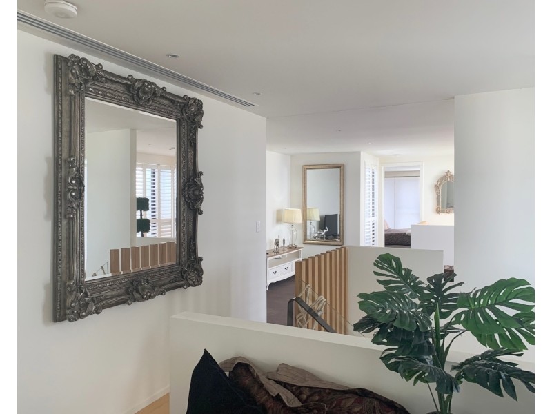 10007 The Boulevarde, Benowa QLD 4217