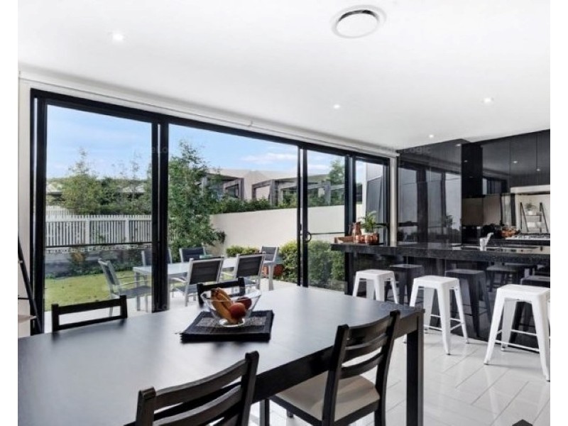 28 Theatre Drive, Benowa QLD 4217