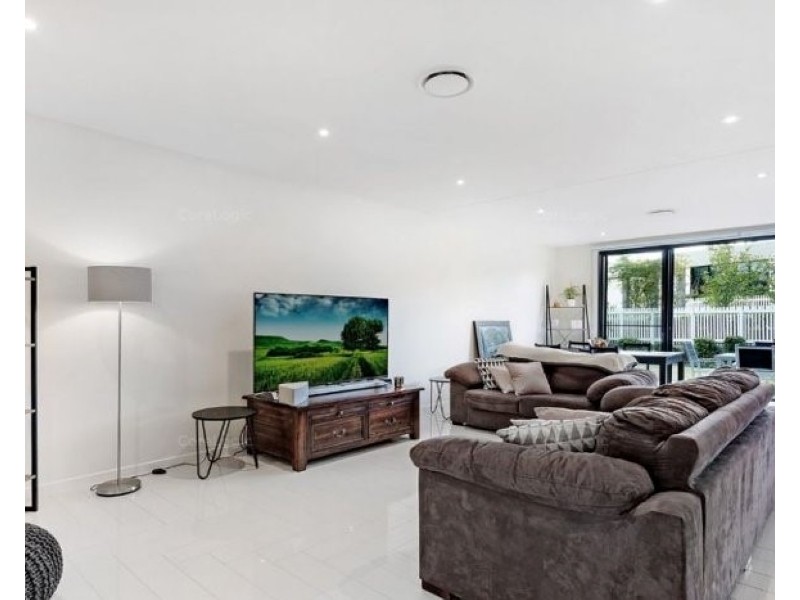 28 Theatre Drive, Benowa QLD 4217