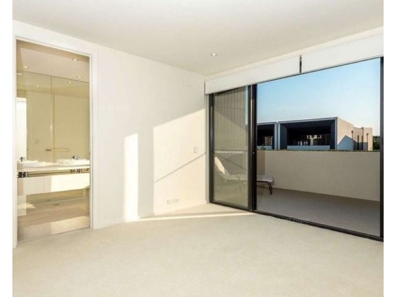 28 Theatre Drive, Benowa QLD 4217