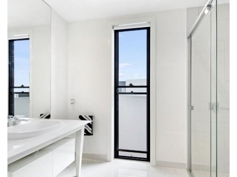 28 Theatre Drive, Benowa QLD 4217