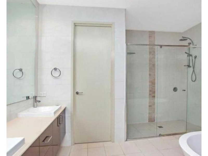 8007B Vista Drive, Benowa QLD 4217