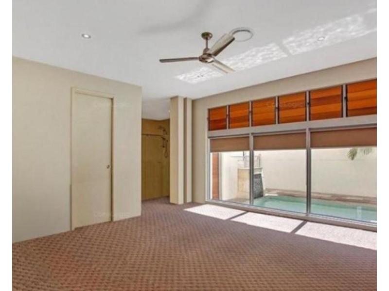 8007B Vista Drive, Benowa QLD 4217