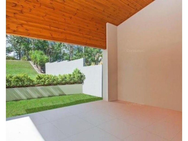 8007B Vista Drive, Benowa QLD 4217