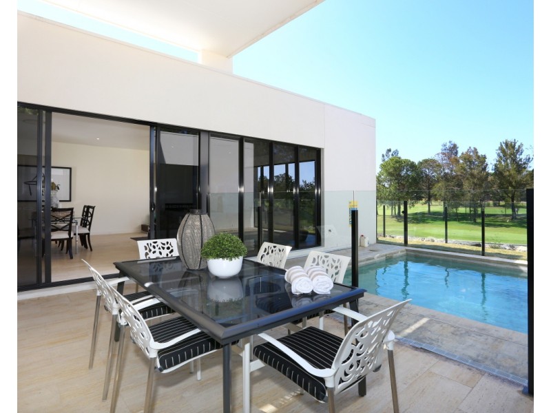 2 THE BOULEVARDE, Benowa QLD 4217
