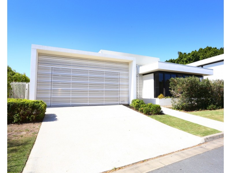 2 THE BOULEVARDE, Benowa QLD 4217