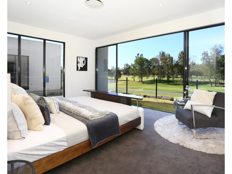 2 THE BOULEVARDE, Benowa QLD 4217