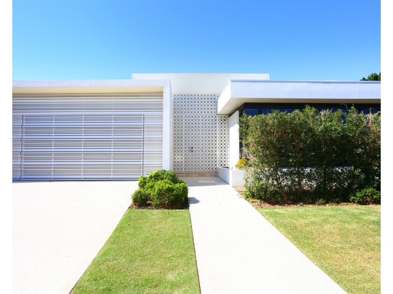 2 THE BOULEVARDE, Benowa QLD 4217