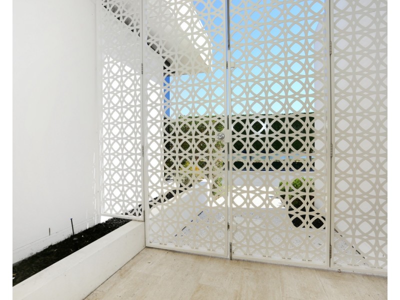 2 THE BOULEVARDE, Benowa QLD 4217