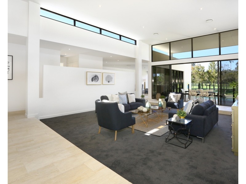 2 THE BOULEVARDE, Benowa QLD 4217