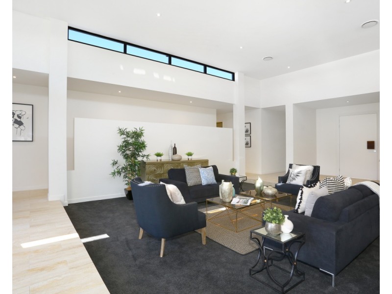 2 THE BOULEVARDE, Benowa QLD 4217