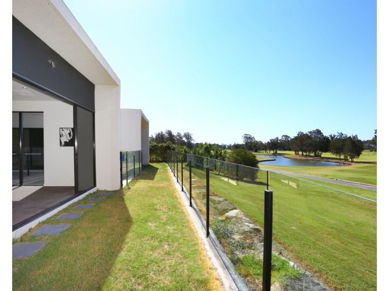 2 THE BOULEVARDE, Benowa QLD 4217