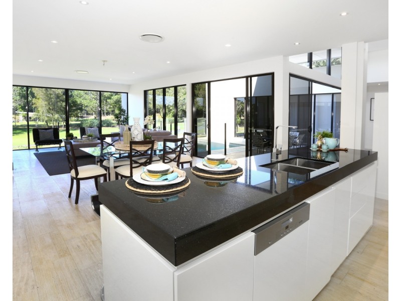 2 THE BOULEVARDE, Benowa QLD 4217