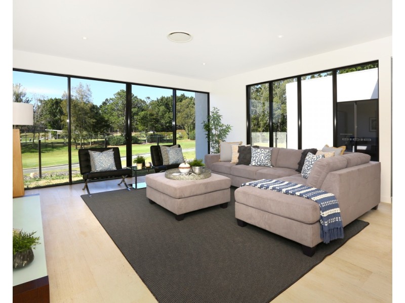 2 THE BOULEVARDE, Benowa QLD 4217