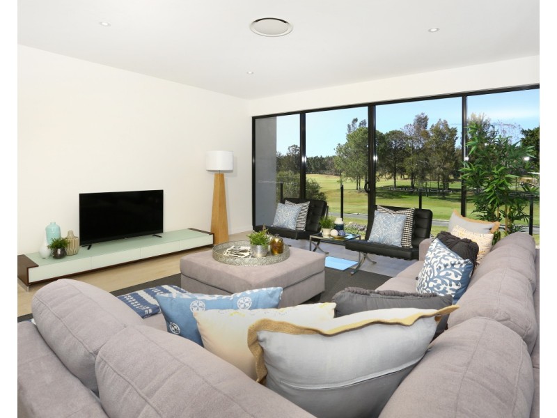 2 THE BOULEVARDE, Benowa QLD 4217