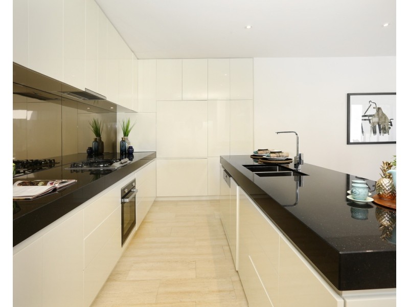 2 THE BOULEVARDE, Benowa QLD 4217