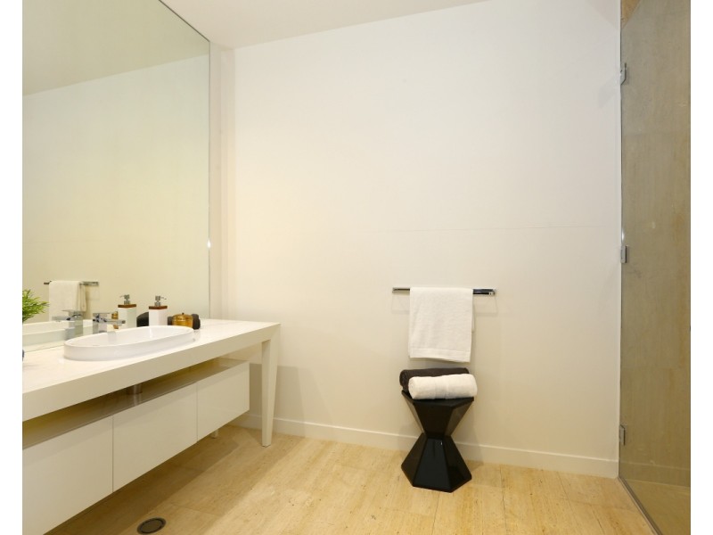 2 THE BOULEVARDE, Benowa QLD 4217