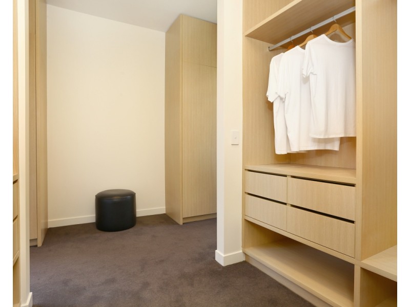 2 THE BOULEVARDE, Benowa QLD 4217