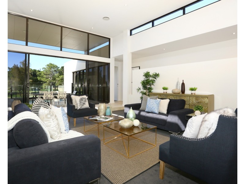 2 THE BOULEVARDE, Benowa QLD 4217