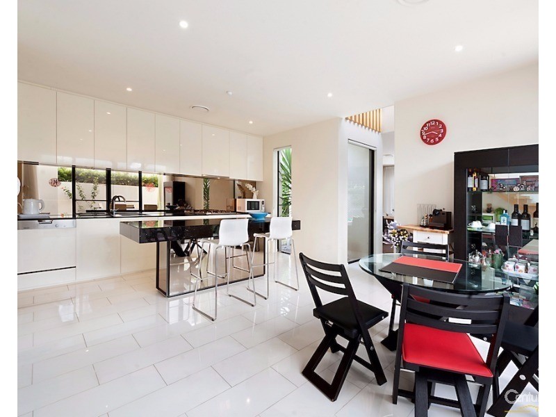 10002 The Boulevarde, Benowa QLD 4217