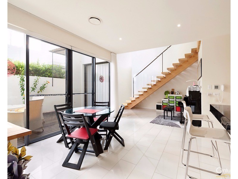 10002 The Boulevarde, Benowa QLD 4217