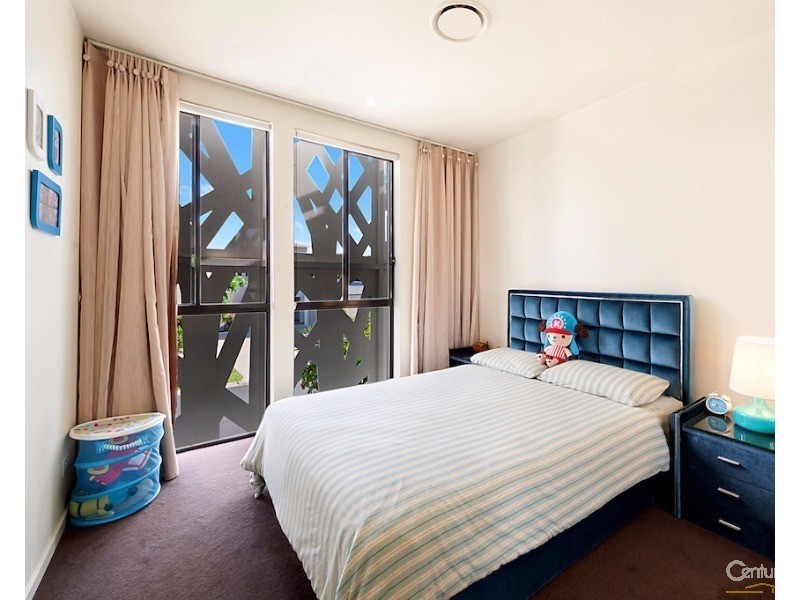 10002 The Boulevarde, Benowa QLD 4217