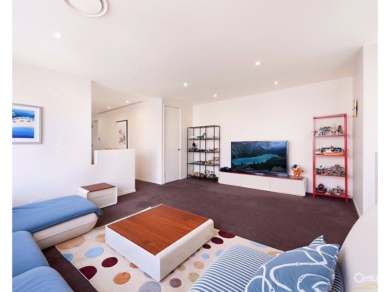 10002 The Boulevarde, Benowa QLD 4217