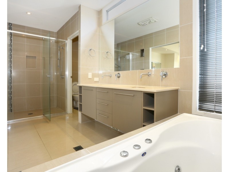 1011B Lakeview Terrace, Benowa QLD 4217
