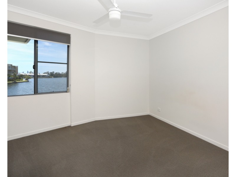 16/5036 EMERALD ISLAND DRIVE, Carrara QLD 4211