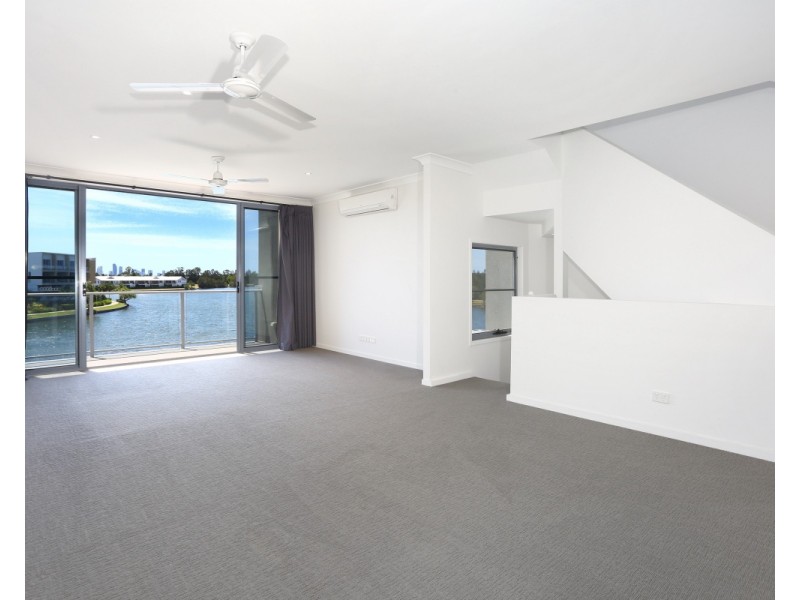 16/5036 EMERALD ISLAND DRIVE, Carrara QLD 4211