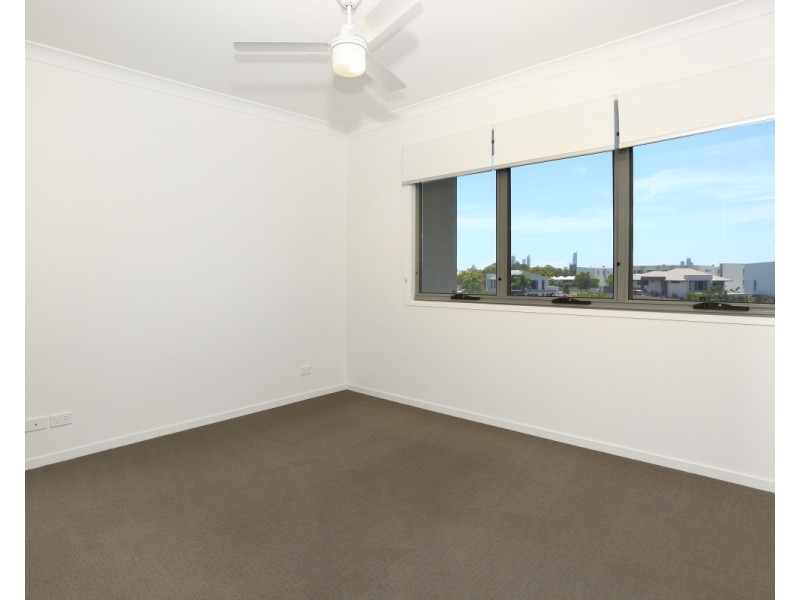 16/5036 EMERALD ISLAND DRIVE, Carrara QLD 4211