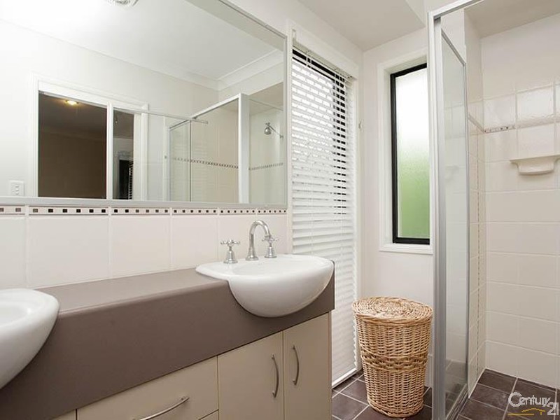 1 Hillary Drive, Warner QLD 4500