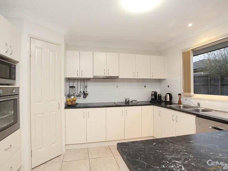 8 Nadine Court, Warner QLD 4500