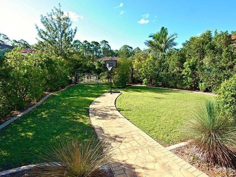 18 Laceflower Crescent, Eatons Hill QLD 4037